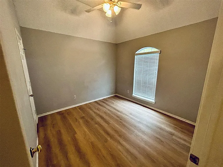 1514 Dublin Cir — Photo 13