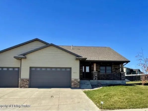 985 Pheasant Run Ave, Dickinson, ND 58601