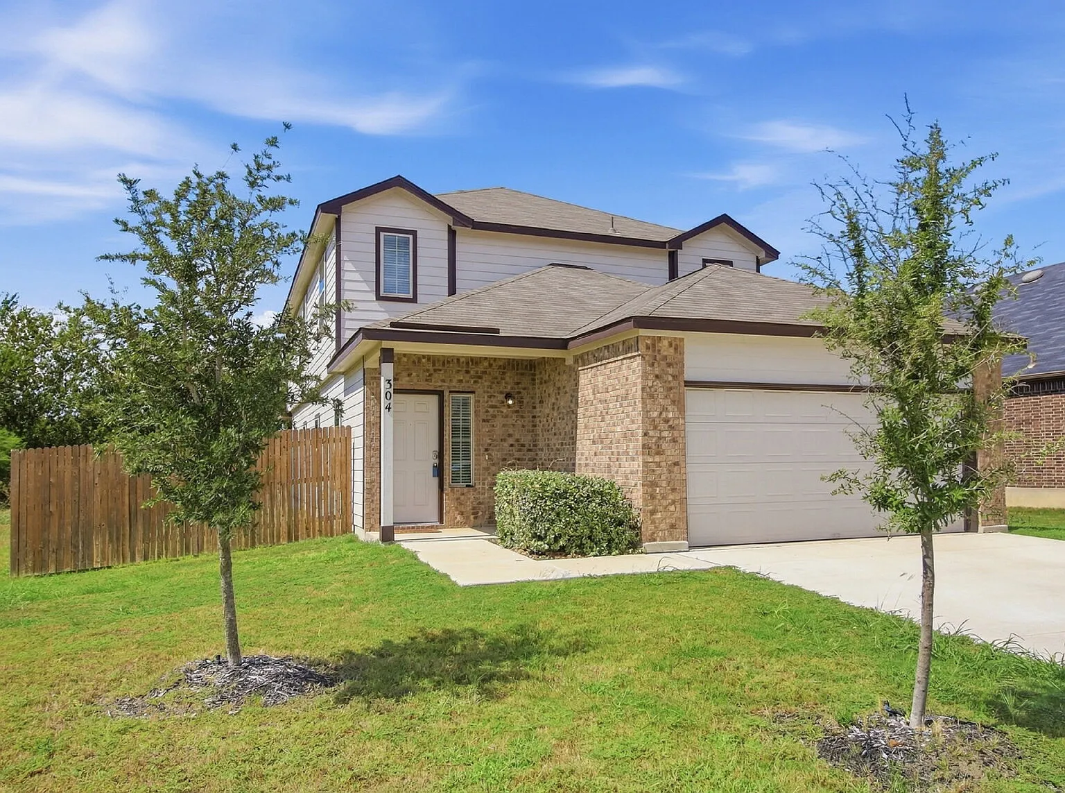 4 bed, 2.5 bath, 2628 sqft, $2,350 — Photo 2