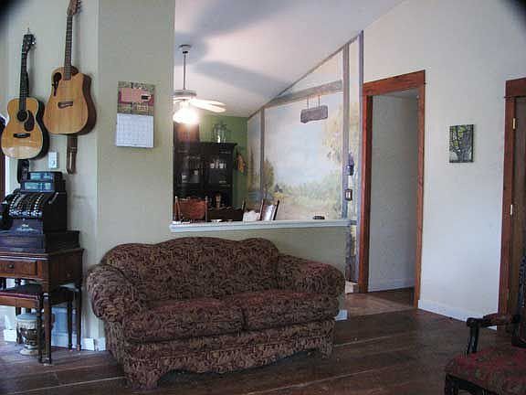 4th image of 10428 10th Pl SE