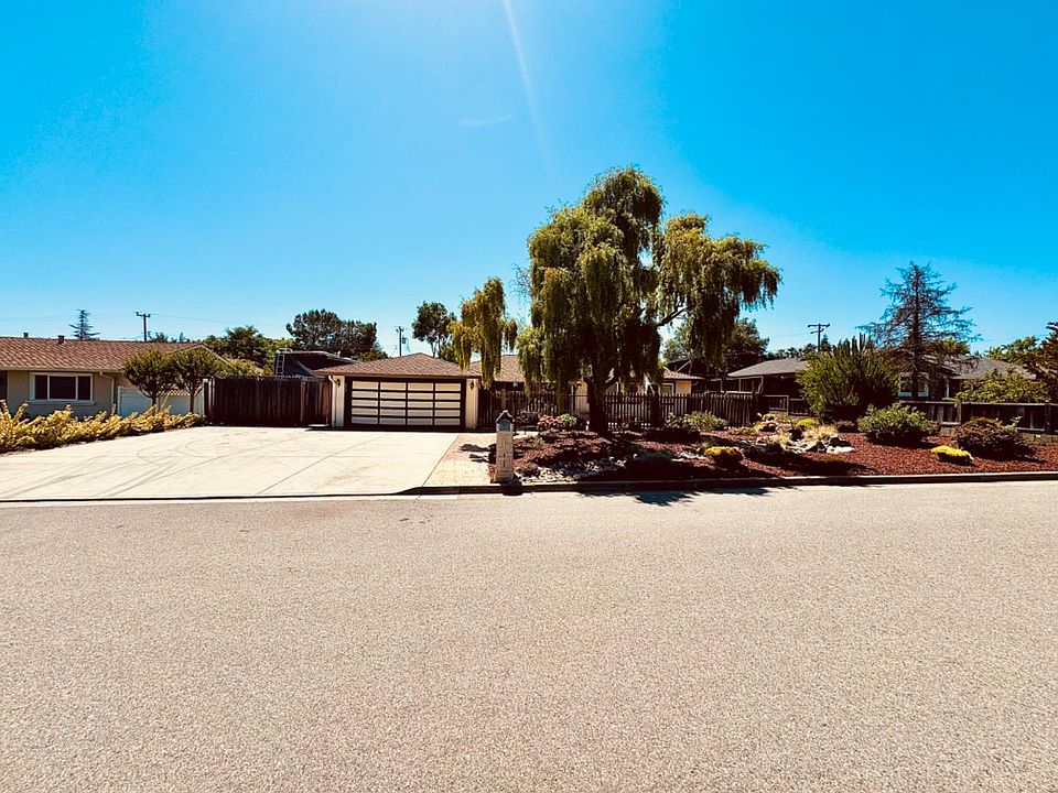 1st image of 820 Encino Dr