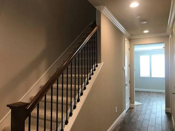 4th image of 510 Dandelion Dr
