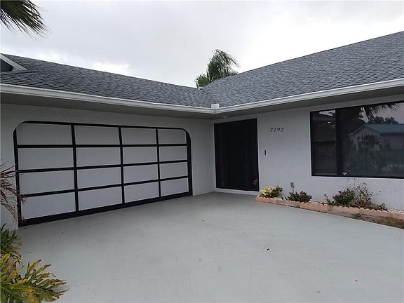2nd image of 2292 SE Wald St