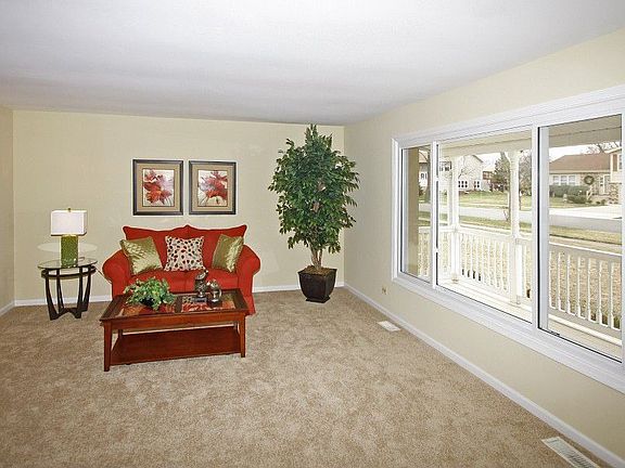 3rd image of 309 Bridgewater Ln
