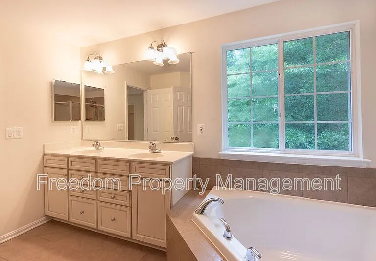 4100 Presidential Hill Loop — Photo 24