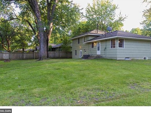3rd image of 6924 Scott Ave N