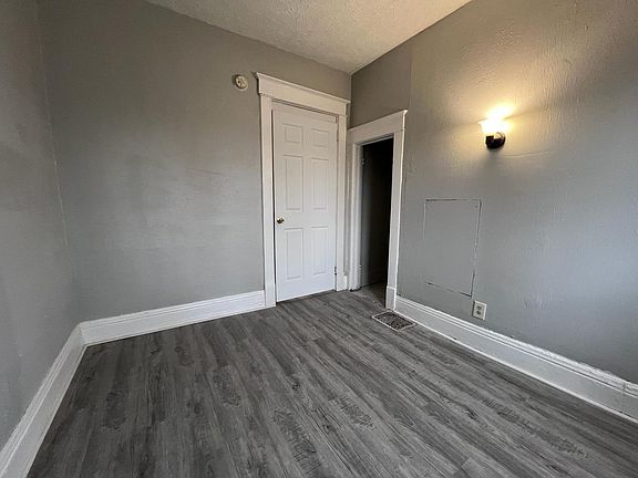 5th image of 1918 Lincoln Way W APT B