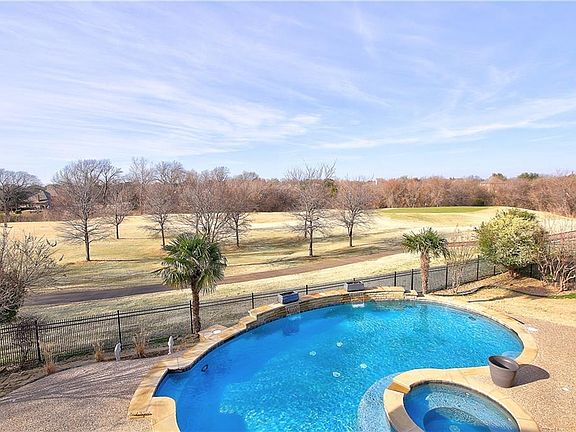 2nd image of 6816 Thorntree Dr
