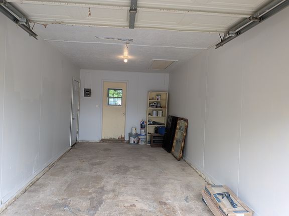 3rd image of 1039 Raleigh Cir