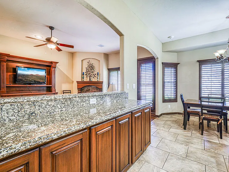 6459 Snowheights Ct — Photo 13