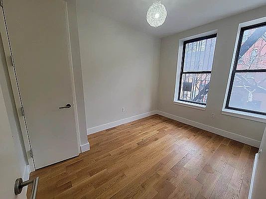 3rd image of 410 Gates Ave #3R