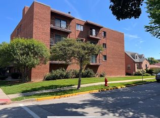 1302 E Washington St APT B1, Des Plaines, IL 60016