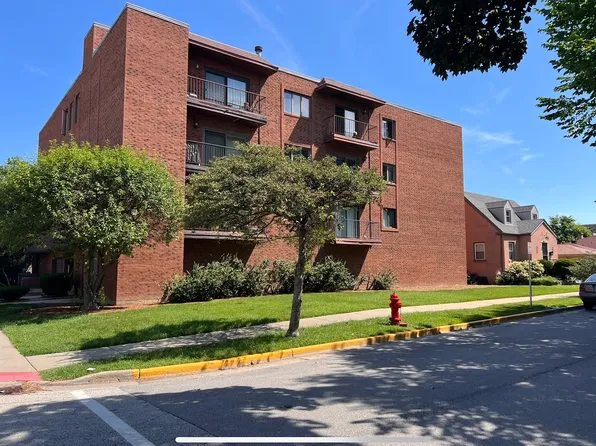 1302 E Washington St APT B1, Des Plaines, IL 60016