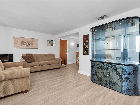 3rd image of 4223 MOOG ROAD