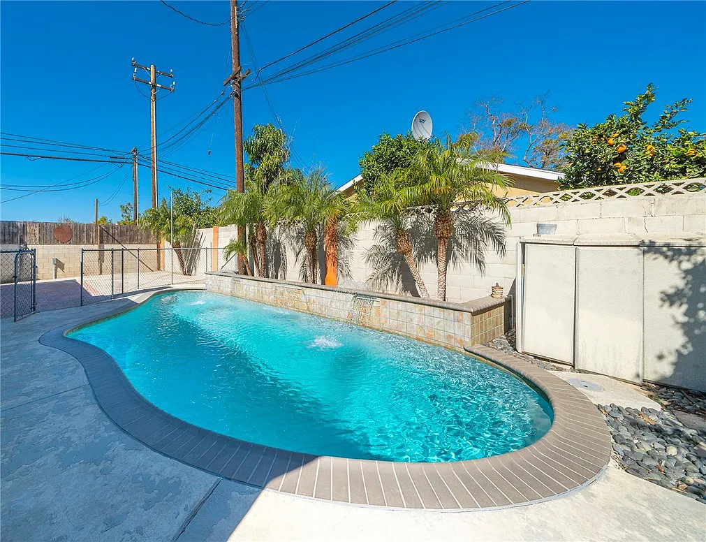 3 bed, 1081 sqft, $4,200 — Photo 4