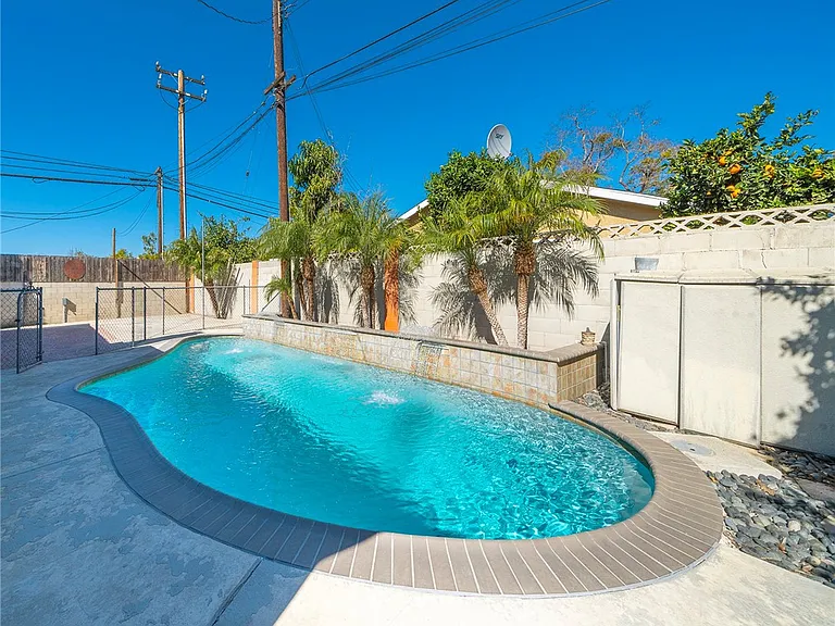 5125 W Crystal Ln — Photo 4
