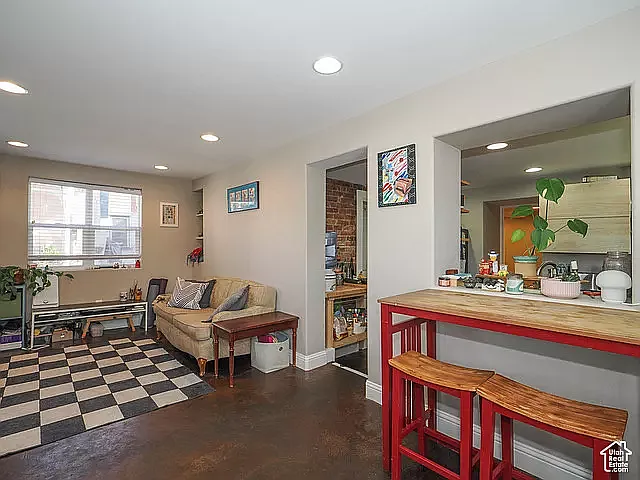 319 N Almond St #C — Photo 12