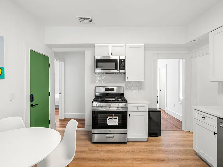 21 Sudan St #2 — Photo 11