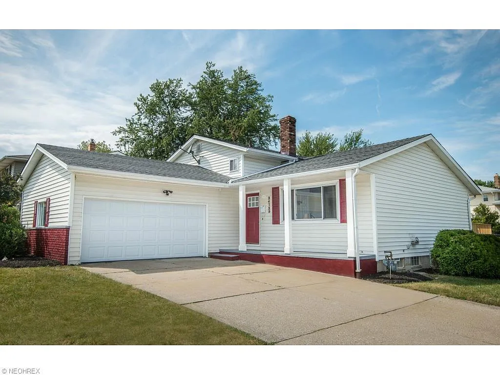 24729 Robinia Dr photo 1