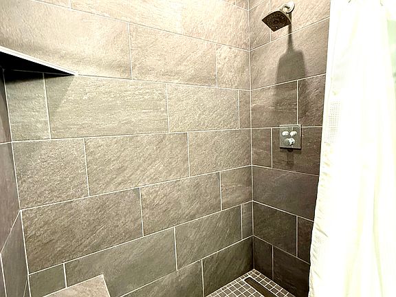 5th image of 3641 Arpent St #1