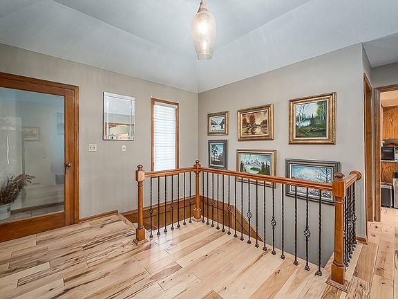 3rd image of 12505 Pine Valley Dr