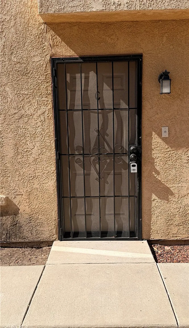 3 bed, 1072 sqft, $1,650 — Photo 2