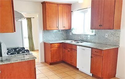 5th image of 256 Dennis Dr