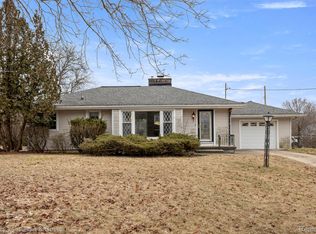 2008 Cascade Dr, Jackson, MI 49203