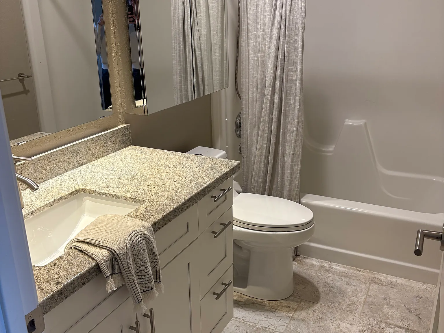 3 bed, 2.5 bath, 1777 sqft, $2,250 — Photo 4