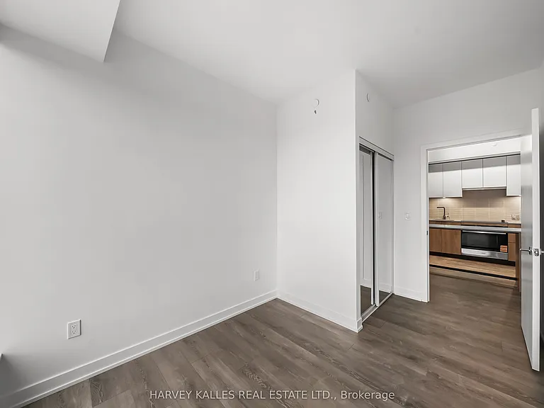 1007 The Queensway #514 — Photo 18
