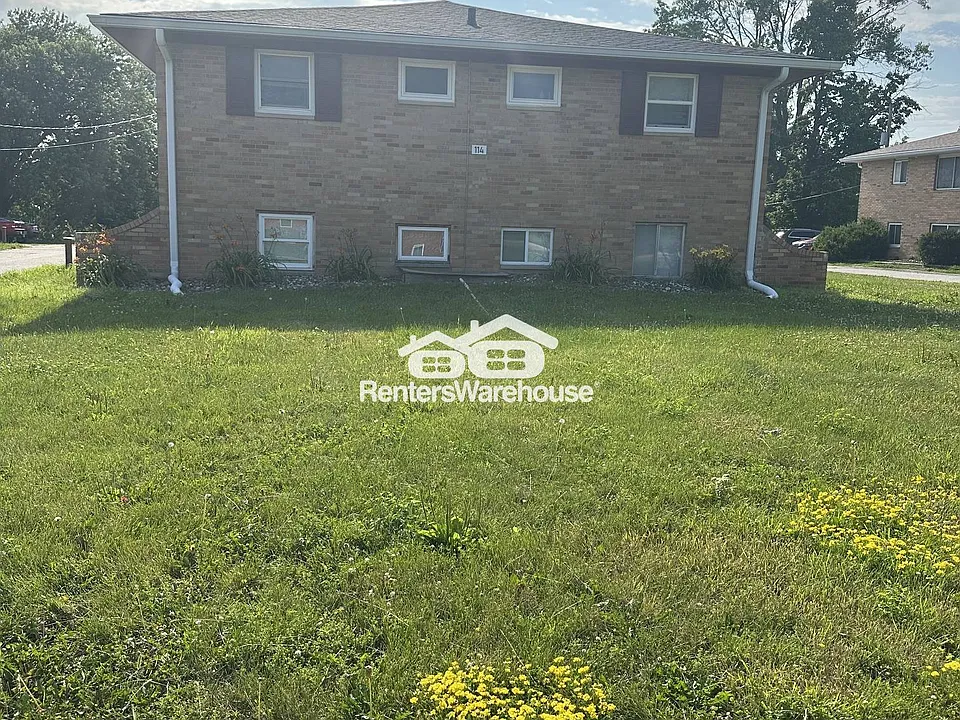 114 NW College Ave #3