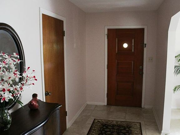 4th image of 2211 Durfey Ave