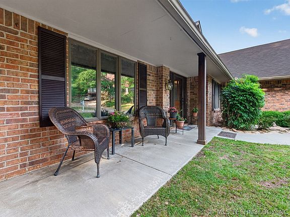 3rd image of 2917 Greenwood Ct