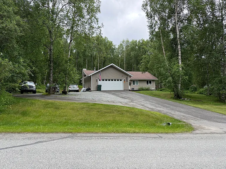 22506 Sampson Dr — Photo 2