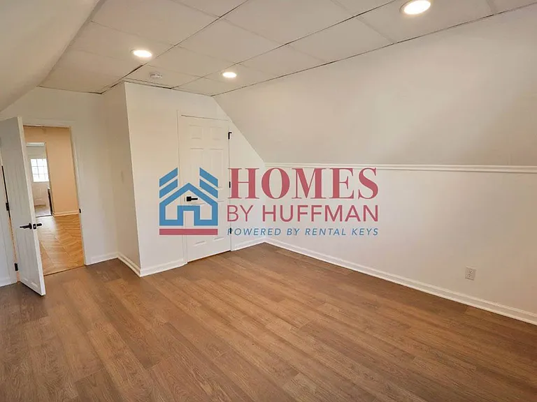 910 Harriet Street — Photo 9
