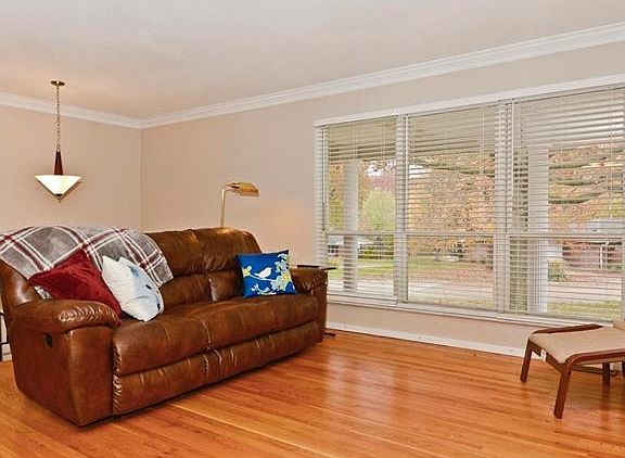 4th image of 10315 Golterman Dr