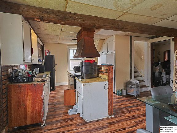 3rd image of 2870 Newport Ave