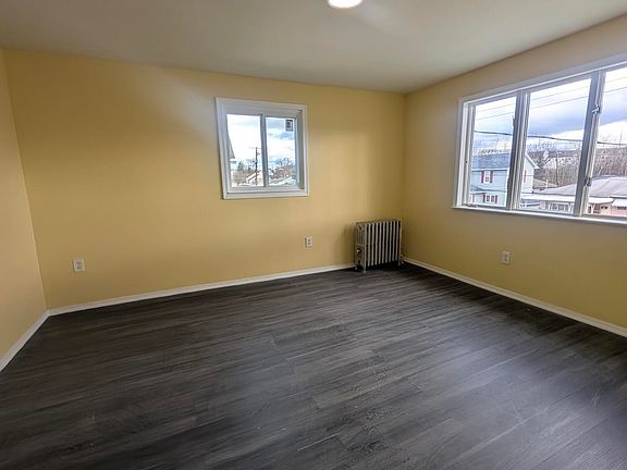 5th image of 3270 Greenwood Ave