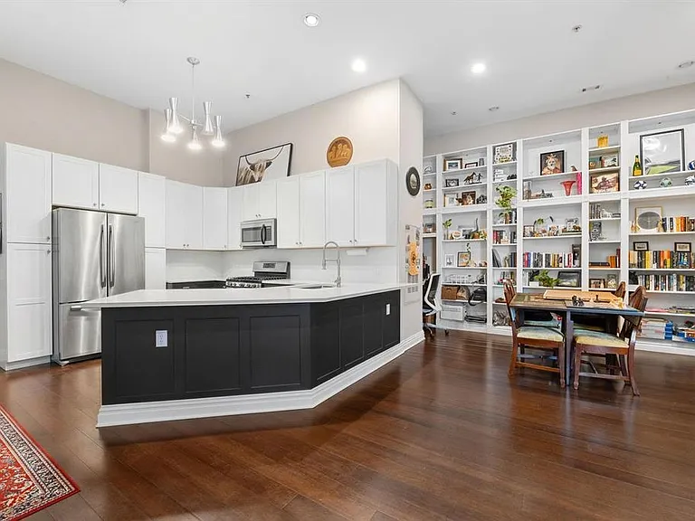 15 Warren St #115 — Photo 2