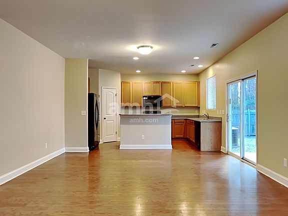 5th image of 306 Duck Pond Ln