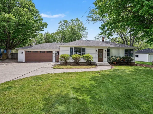 10504 Mary Ann St, Zeeland, MI 49464