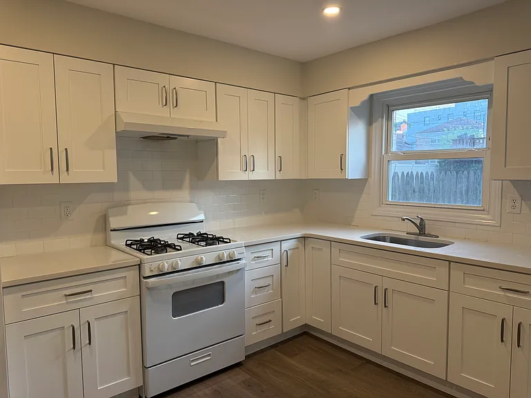 450 E Penn St #1 — Photo 24