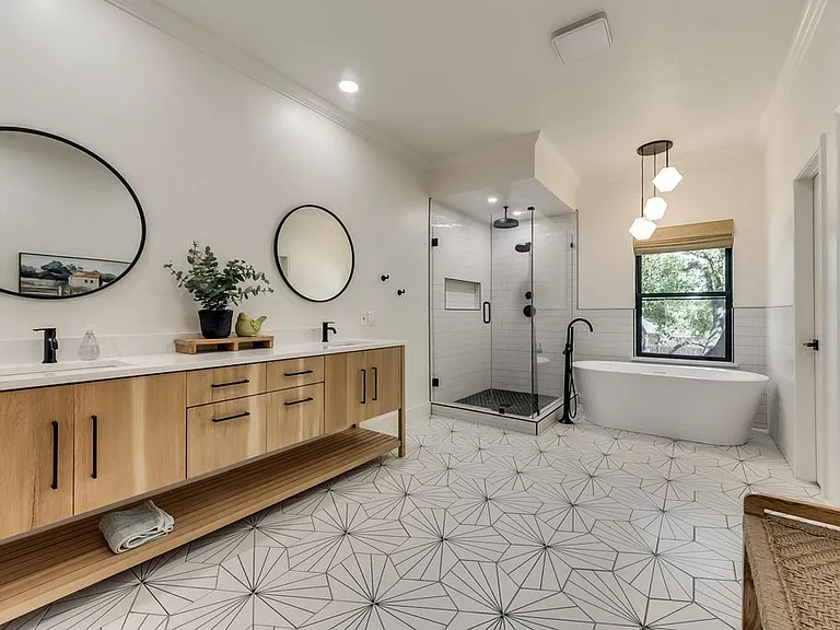 2216 Ridgecrest Trl — Photo 33