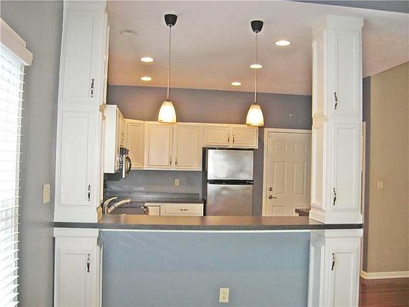 Breakfast bar & kitchen