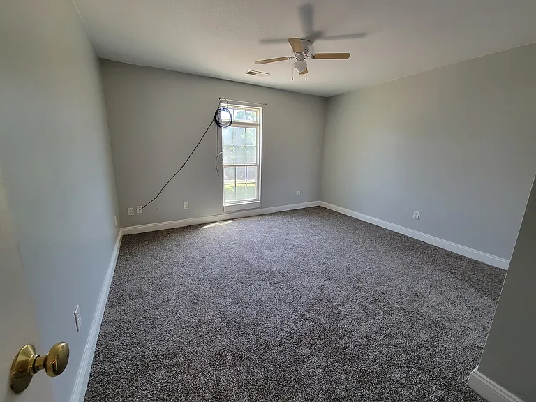 425 E Broadway St #D — Photo 14