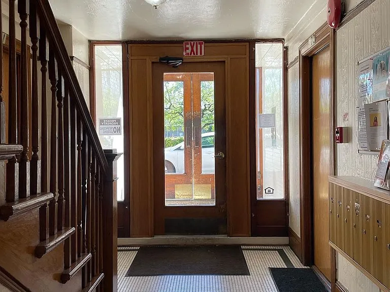 Converse Court Apartments — Photo 9