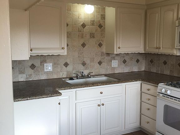 4th image of 2244 Montrose Ave #3