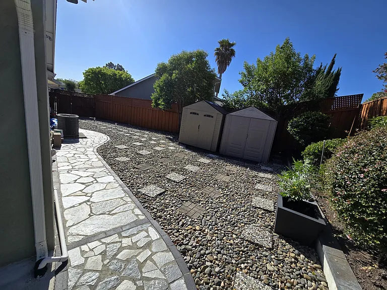 325 Goshen Ct — Photo 7