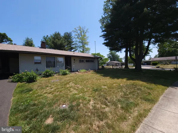 50 Emerald Ln, Levittown, PA 19054
