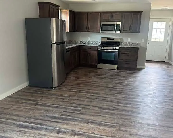 2020 Lakeview St — Photo 5